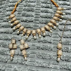 Elegant Gold and Cream Jewelry Set Indian Pakistani